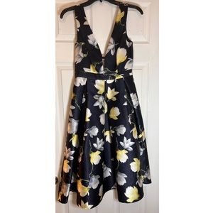 Navy blue Cocktail Floral V-neck sleeveless dress Size Small
